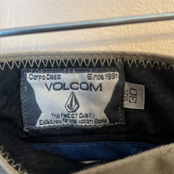 Volcom khaki 30 inch waist shorts - Picture 5 of 8